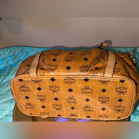 MCM Visetos Medium Essentials Shopper Tote Cognac - Picture 7 of 17